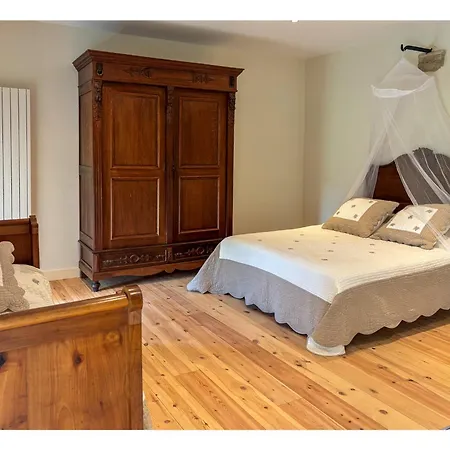 La Grande Maison Holiday home Pujols (Gironde)
